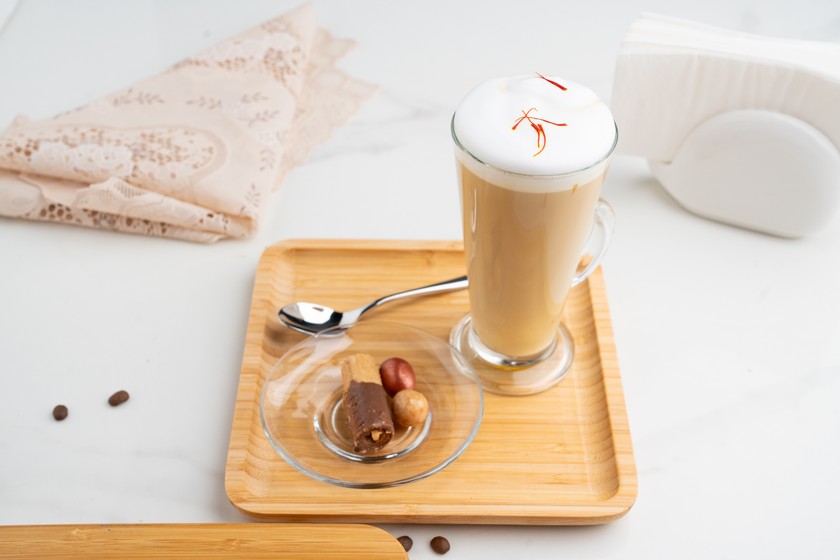 Hot / Saffron Latte